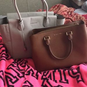 TRade two bags and wallet and goodies 😍😍😍